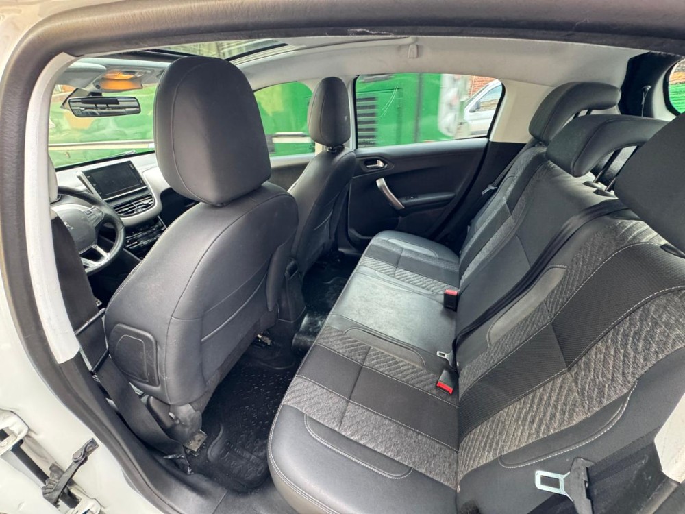 Peugeot 208 Feline — foto 10
